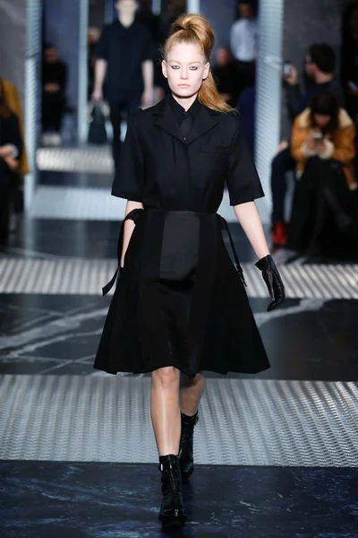 Look 32
